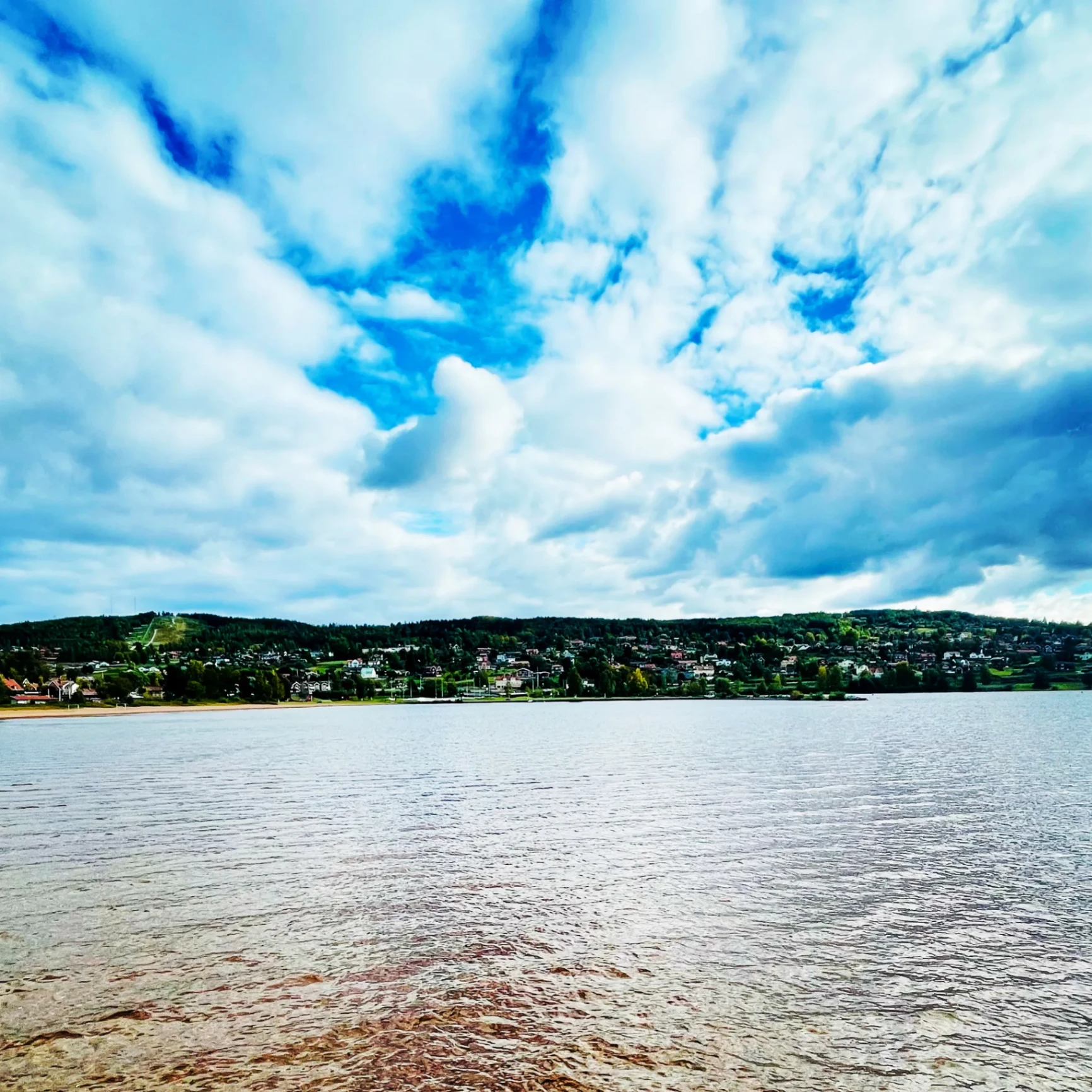 Bryggor och stilla vatten